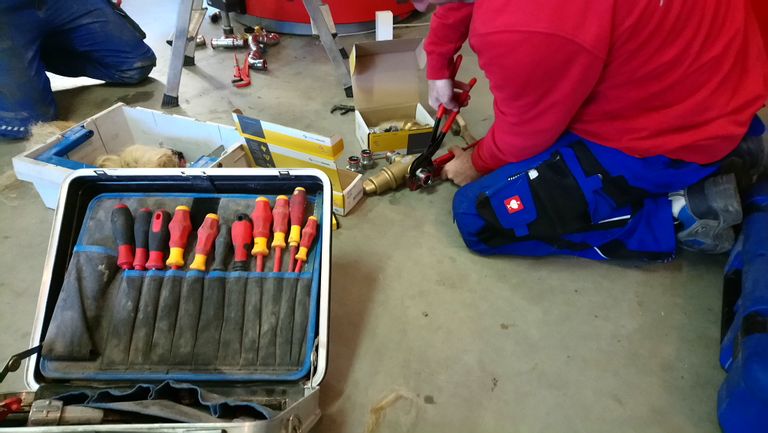 Lehrlingsprojekt: Zu-und Ableitungen Speicher